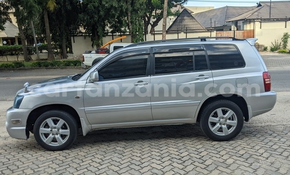 Buy Used Toyota Kluger Silver Car in Dar es Salaam in Dar es Salaam Buy Used Toyota Kluger Silver Car in Dar es Salaam in Dar es Salaam