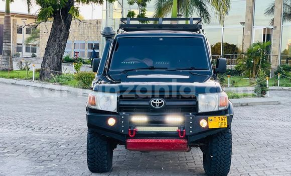 Buy Used Toyota Land Cruiser Black Car in Dar es Salaam in Dar es Salaam