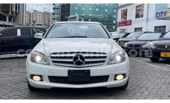 Nunua Imported Mercedes-Benz C-Classe Nyeupe Gari ndani ya Dar es Salaam nchini Dar es Salaam Nunua Imported Mercedes-Benz C-Classe Nyeupe Gari ndani ya Dar es Salaam nchini Dar es Salaam