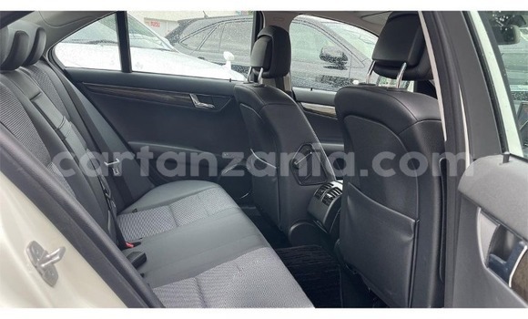 Nunua Imported Mercedes-Benz C-Classe Nyeupe Gari ndani ya Dar es Salaam nchini Dar es Salaam Nunua Imported Mercedes-Benz C-Classe Nyeupe Gari ndani ya Dar es Salaam nchini Dar es Salaam