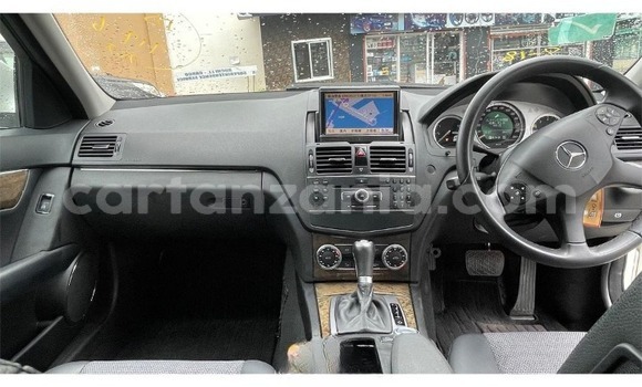 Nunua Imported Mercedes-Benz C-Classe Nyeupe Gari ndani ya Dar es Salaam nchini Dar es Salaam Nunua Imported Mercedes-Benz C-Classe Nyeupe Gari ndani ya Dar es Salaam nchini Dar es Salaam