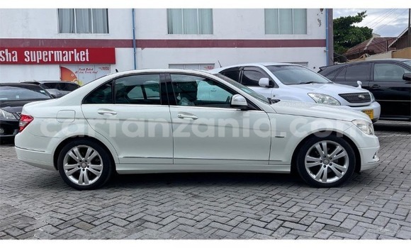 Nunua Imported Mercedes-Benz C-Classe Nyeupe Gari ndani ya Dar es Salaam nchini Dar es Salaam Nunua Imported Mercedes-Benz C-Classe Nyeupe Gari ndani ya Dar es Salaam nchini Dar es Salaam