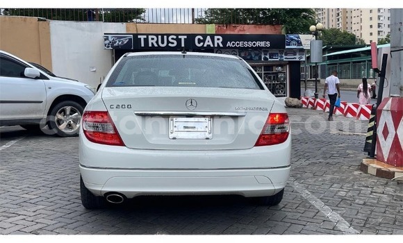 Nunua Imported Mercedes-Benz C-Classe Nyeupe Gari ndani ya Dar es Salaam nchini Dar es Salaam Nunua Imported Mercedes-Benz C-Classe Nyeupe Gari ndani ya Dar es Salaam nchini Dar es Salaam