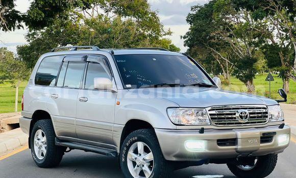 Nunua Imported Toyota Land Cruiser Fedha Gari ndani ya Dar es Salaam nchini Dar es Salaam