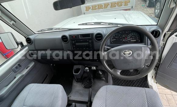 Buy Used Toyota Land Cruiser White Car in Dar es Salaam in Dar es Salaam Buy Used Toyota Land Cruiser White Car in Dar es Salaam in Dar es Salaam