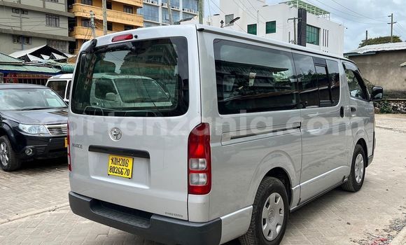 Nunua Imported Toyota HiAce Fedha Lori ndani ya Dar es Salaam nchini Dar es Salaam Nunua Imported Toyota HiAce Fedha Lori ndani ya Dar es Salaam nchini Dar es Salaam
