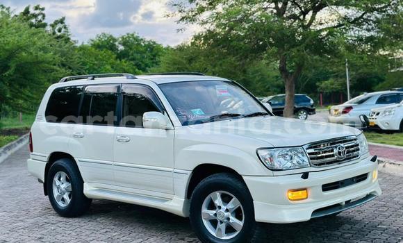 Nunua Imported Toyota Land Cruiser Nyeupe Gari ndani ya Dar es Salaam nchini Dar es Salaam Nunua Imported Toyota Land Cruiser Nyeupe Gari ndani ya Dar es Salaam nchini Dar es Salaam