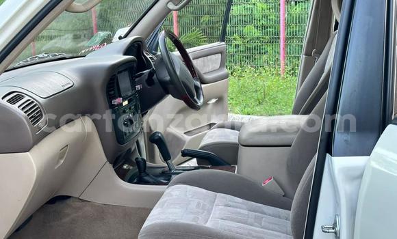 Nunua Imported Toyota Land Cruiser Nyeupe Gari ndani ya Dar es Salaam nchini Dar es Salaam Nunua Imported Toyota Land Cruiser Nyeupe Gari ndani ya Dar es Salaam nchini Dar es Salaam