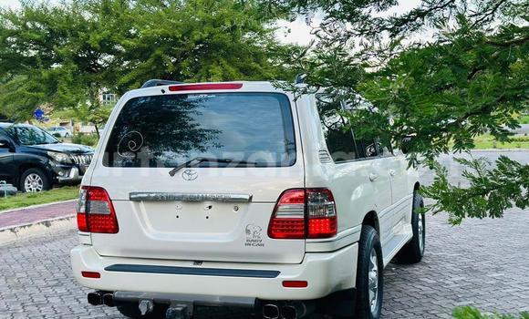 Nunua Imported Toyota Land Cruiser Nyeupe Gari ndani ya Dar es Salaam nchini Dar es Salaam Nunua Imported Toyota Land Cruiser Nyeupe Gari ndani ya Dar es Salaam nchini Dar es Salaam