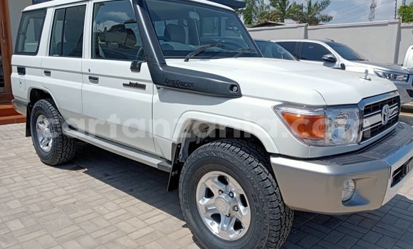 Buy Used Toyota Land Cruiser White Car in Dar es Salaam in Dar es Salaam
