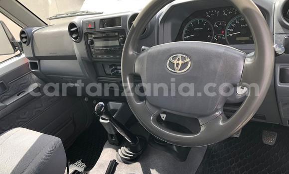 Buy Used Toyota Land Cruiser White Car in Dar es Salaam in Dar es Salaam Buy Used Toyota Land Cruiser White Car in Dar es Salaam in Dar es Salaam