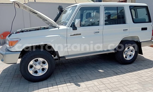 Buy Used Toyota Land Cruiser White Car in Dar es Salaam in Dar es Salaam Buy Used Toyota Land Cruiser White Car in Dar es Salaam in Dar es Salaam