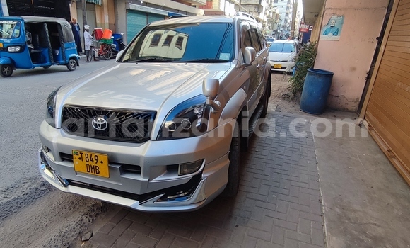 Nunua Ilio tumika Toyota Prado Fedha Gari ndani ya Dar es Salaam nchini Dar es Salaam