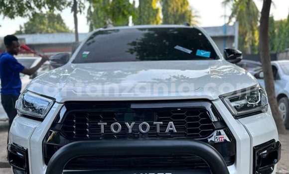Buy Used Toyota Hilux White Car in Dar es Salaam in Dar es Salaam