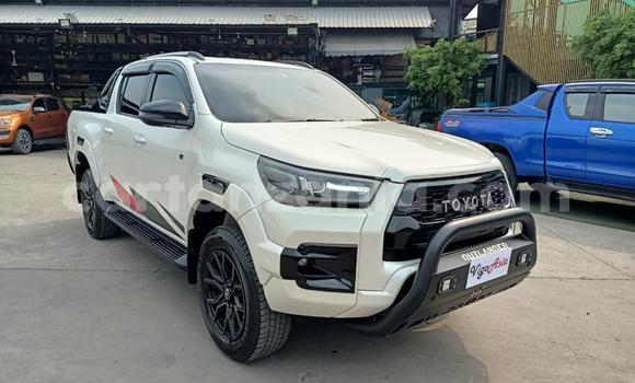 Buy Used Toyota Hilux White Car in Dar es Salaam in Dar es Salaam Buy Used Toyota Hilux White Car in Dar es Salaam in Dar es Salaam