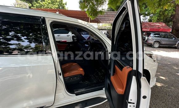 Nunua Ilio tumika Lexus LX 570 Nyeupe Gari ndani ya Dar es Salaam nchini Dar es Salaam Nunua Ilio tumika Lexus LX 570 Nyeupe Gari ndani ya Dar es Salaam nchini Dar es Salaam
