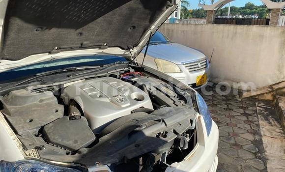 Buy Used Toyota Crown White Car in Dar es Salaam in Dar es Salaam Buy Used Toyota Crown White Car in Dar es Salaam in Dar es Salaam