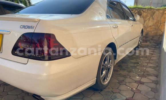 Buy Used Toyota Crown White Car in Dar es Salaam in Dar es Salaam Buy Used Toyota Crown White Car in Dar es Salaam in Dar es Salaam