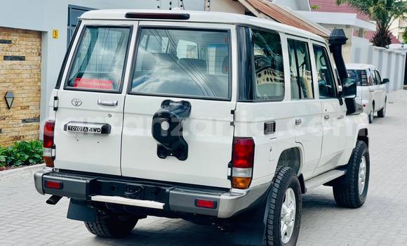 Nunua Ilio tumika Toyota Land Cruiser Nyeupe Gari ndani ya Dar es Salaam nchini Dar es Salaam Nunua Ilio tumika Toyota Land Cruiser Nyeupe Gari ndani ya Dar es Salaam nchini Dar es Salaam
