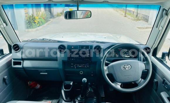 Nunua Ilio tumika Toyota Land Cruiser Nyeupe Gari ndani ya Dar es Salaam nchini Dar es Salaam Nunua Ilio tumika Toyota Land Cruiser Nyeupe Gari ndani ya Dar es Salaam nchini Dar es Salaam