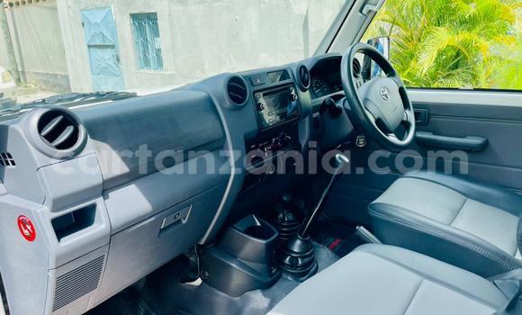 Nunua Ilio tumika Toyota Land Cruiser Nyeupe Gari ndani ya Dar es Salaam nchini Dar es Salaam Nunua Ilio tumika Toyota Land Cruiser Nyeupe Gari ndani ya Dar es Salaam nchini Dar es Salaam