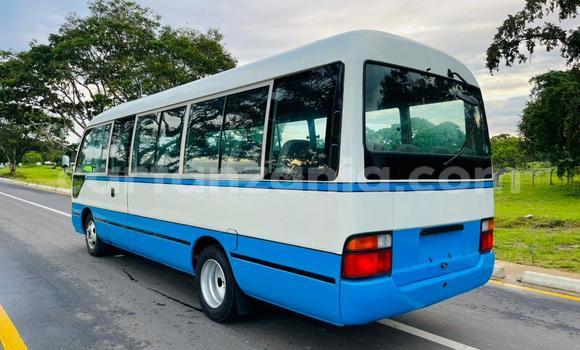 Nunua Imported Toyota Coaster Nyingine Gari ndani ya Dar es Salaam nchini Dar es Salaam Nunua Imported Toyota Coaster Nyingine Gari ndani ya Dar es Salaam nchini Dar es Salaam