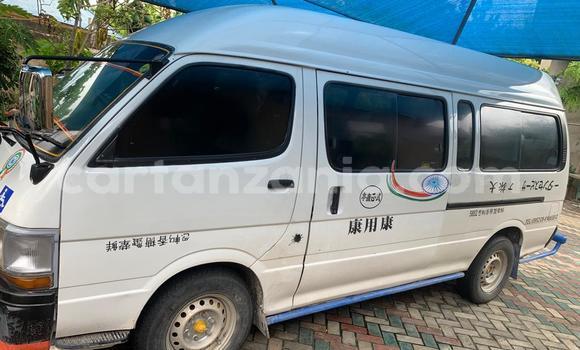 Nunua Ilio tumika Toyota Hiace Nyeupe Gari ndani ya Dar es Salaam nchini Dar es Salaam Nunua Ilio tumika Toyota Hiace Nyeupe Gari ndani ya Dar es Salaam nchini Dar es Salaam