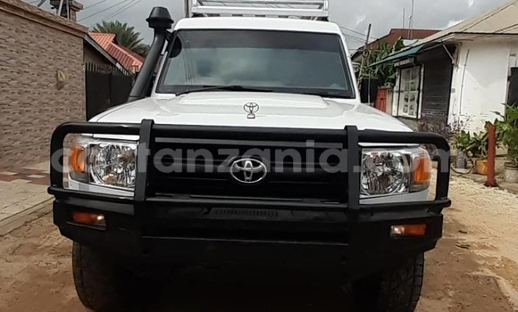 Buy Used Toyota Land Cruiser White Car in Dar es Salaam in Dar es Salaam Buy Used Toyota Land Cruiser White Car in Dar es Salaam in Dar es Salaam
