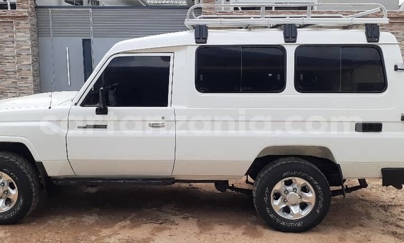 Buy Used Toyota Land Cruiser White Car in Dar es Salaam in Dar es Salaam Buy Used Toyota Land Cruiser White Car in Dar es Salaam in Dar es Salaam