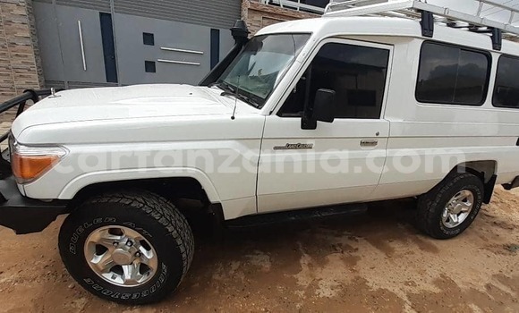 Buy Used Toyota Land Cruiser White Car in Dar es Salaam in Dar es Salaam Buy Used Toyota Land Cruiser White Car in Dar es Salaam in Dar es Salaam