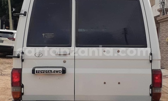 Buy Used Toyota Land Cruiser White Car in Dar es Salaam in Dar es Salaam Buy Used Toyota Land Cruiser White Car in Dar es Salaam in Dar es Salaam