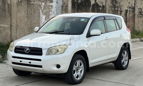 Buy Used Toyota RAV4 White Car in Dar es Salaam in Dar es Salaam