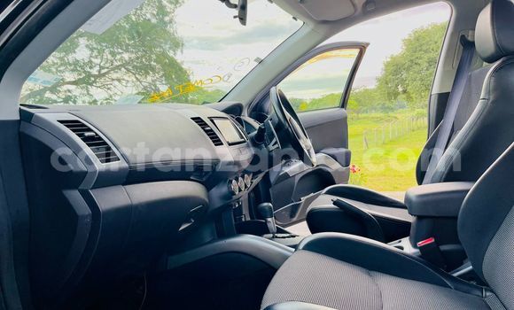 Nunua Imported Mitsubishi Outlander Nyeusi Gari ndani ya Dar es Salaam nchini Dar es Salaam Nunua Imported Mitsubishi Outlander Nyeusi Gari ndani ya Dar es Salaam nchini Dar es Salaam
