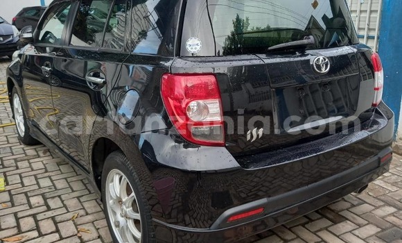 Nunua Ilio tumika Toyota IST Nyeusi Gari ndani ya Dar es Salaam nchini Dar es Salaam