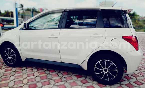 Buy Import Toyota IST White Car in Dar es Salaam in Dar es Salaam Buy Import Toyota IST White Car in Dar es Salaam in Dar es Salaam