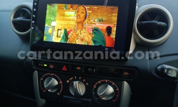 Nunua Ilio tumika Toyota IST Bluu Gari ndani ya Dar es Salaam nchini Dar es Salaam