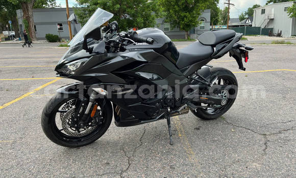 Buy Used Kawasaki Ninja ZX-9R Black Bike in Wete in Pemba North Buy Used Kawasaki Ninja ZX-9R Black Bike in Wete in Pemba North