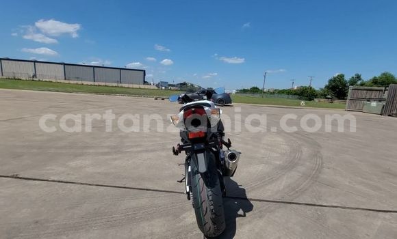 Buy Used Suzuki 750 White Bike in Chemba in Dodoma Buy Used Suzuki 750 White Bike in Chemba in Dodoma