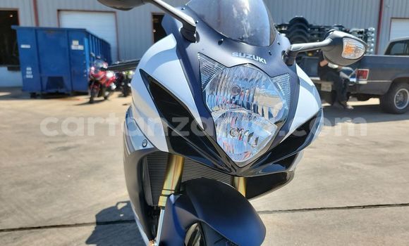 Buy Used Suzuki 750 White Bike in Chemba in Dodoma Buy Used Suzuki 750 White Bike in Chemba in Dodoma