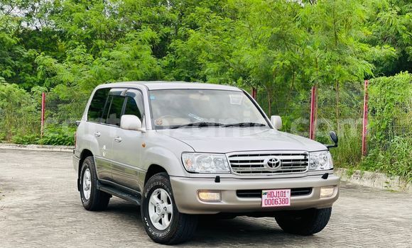 Buy Import Toyota Land Cruiser Silver Car in Dar es Salaam in Dar es Salaam