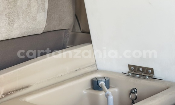 Nunua Imported Toyota Land Cruiser Fedha Gari ndani ya Dar es Salaam nchini Dar es Salaam Nunua Imported Toyota Land Cruiser Fedha Gari ndani ya Dar es Salaam nchini Dar es Salaam