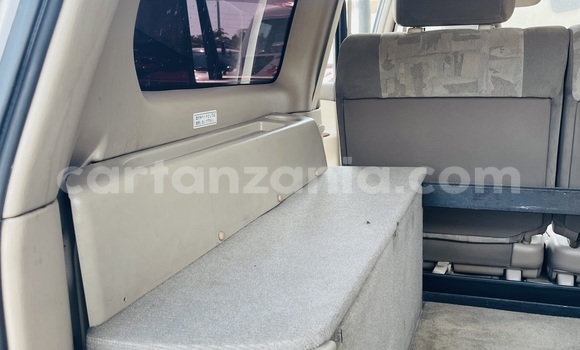 Nunua Imported Toyota Land Cruiser Fedha Gari ndani ya Dar es Salaam nchini Dar es Salaam Nunua Imported Toyota Land Cruiser Fedha Gari ndani ya Dar es Salaam nchini Dar es Salaam