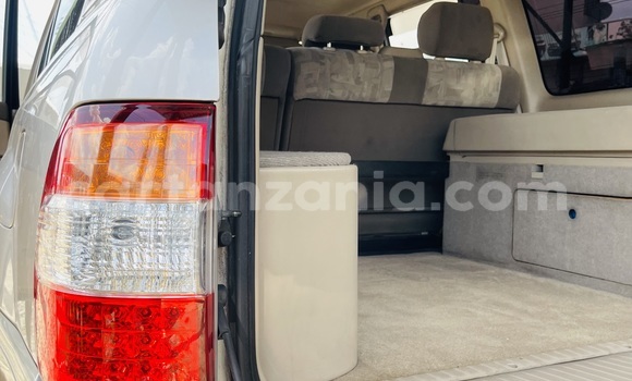 Nunua Imported Toyota Land Cruiser Fedha Gari ndani ya Dar es Salaam nchini Dar es Salaam Nunua Imported Toyota Land Cruiser Fedha Gari ndani ya Dar es Salaam nchini Dar es Salaam