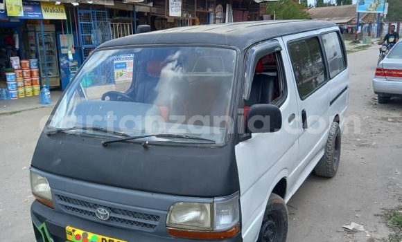 Nunua Ilio tumika Toyota Hiace Nyeupe Gari ndani ya Dar es Salaam nchini Dar es Salaam Nunua Ilio tumika Toyota Hiace Nyeupe Gari ndani ya Dar es Salaam nchini Dar es Salaam
