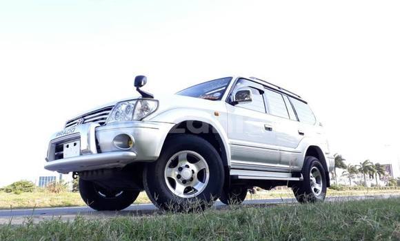 Nunua Ilio tumika Toyota Land Cruiser Prado Nyeupe Gari ndani ya Dar es Salaam nchini Dar es Salaam Nunua Ilio tumika Toyota Land Cruiser Prado Nyeupe Gari ndani ya Dar es Salaam nchini Dar es Salaam