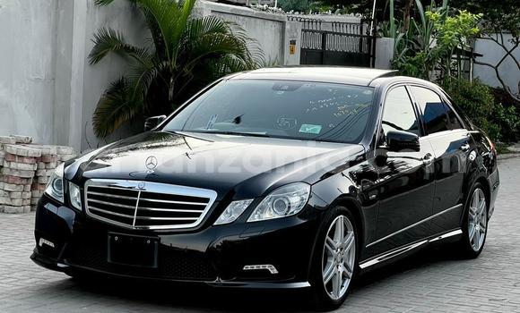 Nunua Ilio tumika Mercedes-Benz E-Classe Nyeusi Gari ndani ya Dar es Salaam nchini Dar es Salaam Nunua Ilio tumika Mercedes-Benz E-Classe Nyeusi Gari ndani ya Dar es Salaam nchini Dar es Salaam