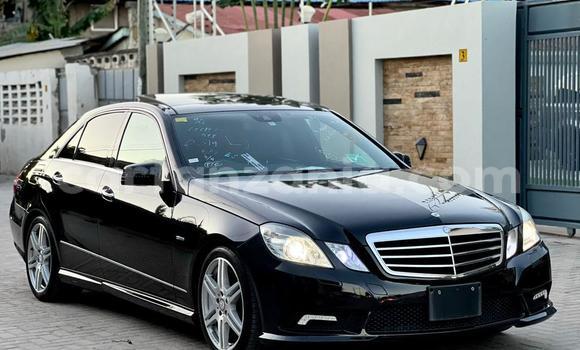 Nunua Ilio tumika Mercedes-Benz E-Classe Nyeusi Gari ndani ya Dar es Salaam nchini Dar es Salaam Nunua Ilio tumika Mercedes-Benz E-Classe Nyeusi Gari ndani ya Dar es Salaam nchini Dar es Salaam