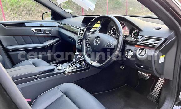 Nunua Ilio tumika Mercedes-Benz E-Classe Nyeusi Gari ndani ya Dar es Salaam nchini Dar es Salaam Nunua Ilio tumika Mercedes-Benz E-Classe Nyeusi Gari ndani ya Dar es Salaam nchini Dar es Salaam