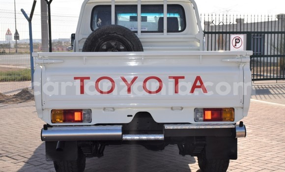 Nunua Imported Toyota Land Cruiser Nyeupe Gari ndani ya Dar es Salaam nchini Dar es Salaam Nunua Imported Toyota Land Cruiser Nyeupe Gari ndani ya Dar es Salaam nchini Dar es Salaam