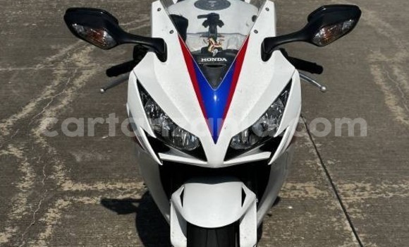 Buy Used Honda CBR White Bike in Bunda in Mara Buy Used Honda CBR White Bike in Bunda in Mara